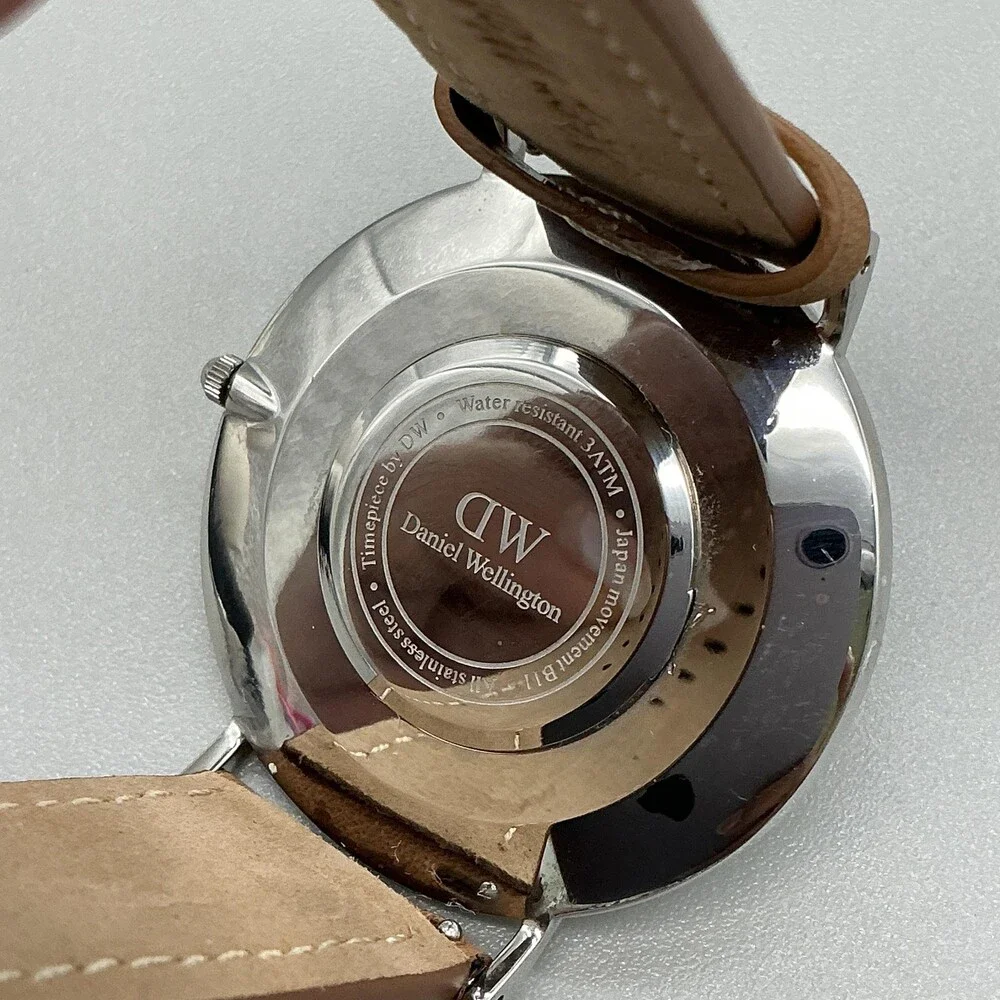 Daniel Wellington Mens Watch 41mm White Dial Brown Leather Classic New Battery